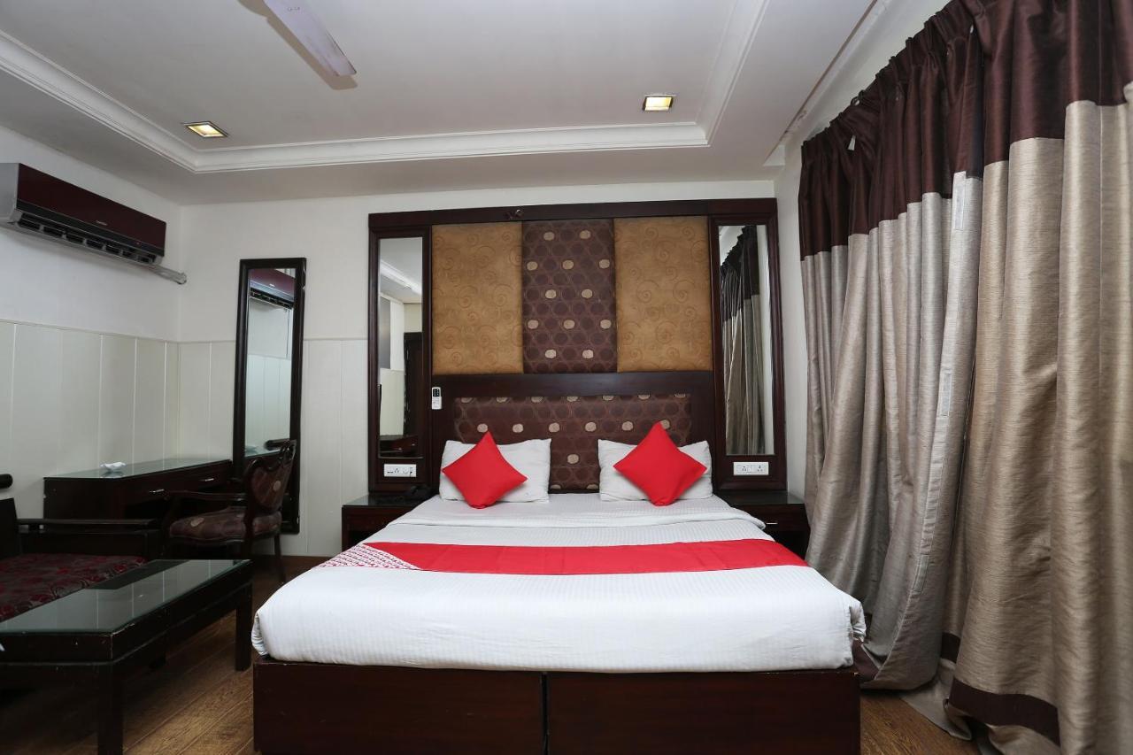 Oyo 6845 The Grand Hotel Ню Делхи Екстериор снимка